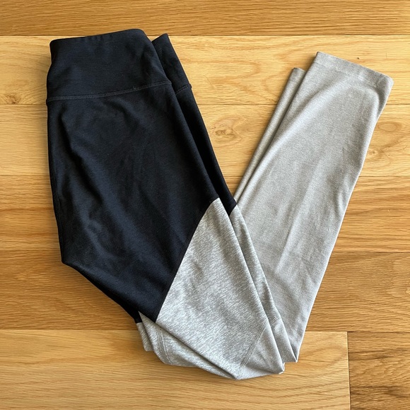 Outdoor Voices 7/8 Springs Leggings
Charcoal/Dove/Cloud - Picture 3 of 3